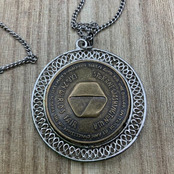 Spokane Washington 1974 Vintage Medallion Silver Tone Chain Necklace - Picture 6 of 8